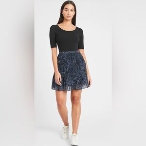 Banana Republic blue & black pleated mini skirt size 4